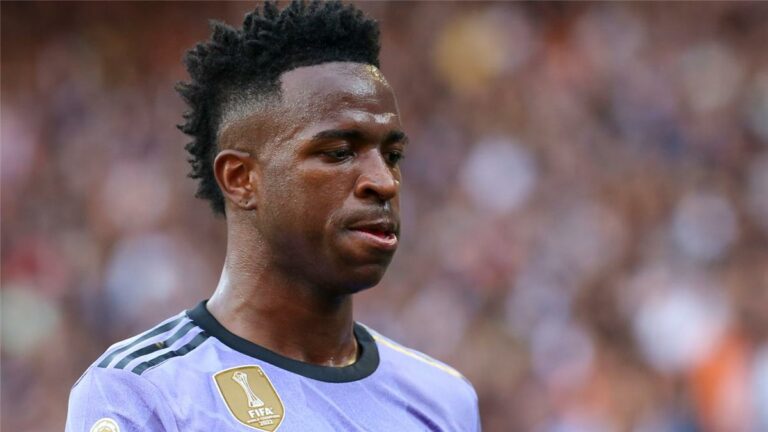 الوضع على حافة الانهيار.. رد قاسي من فينيسيوس على عرض ريال مدريد لتجديد عقده