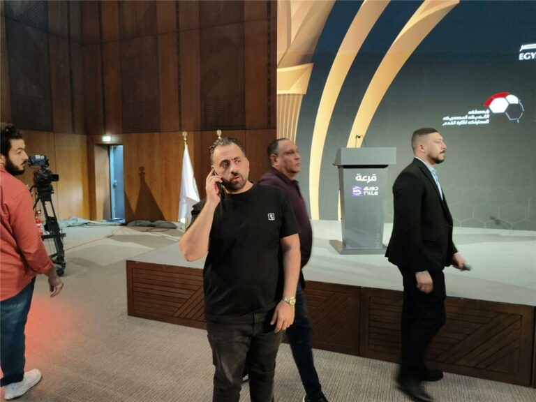 شوبير: الزمالك لن يتعاقد مع لاعب الأهلي السابق.. وهذه سياسة جون إدوارد شوبير: الزمالك لن يتعاقد مع لاعب الأهلي السابق.. وهذه سياسة جون إدوارد