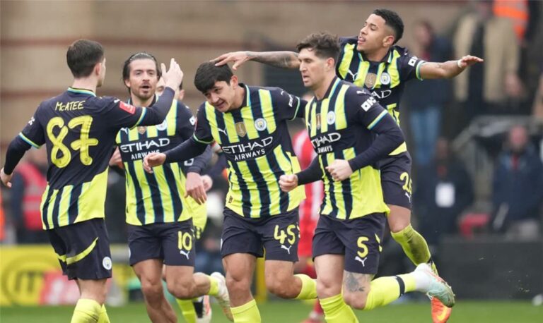 إيفرتون يبدأ محادثات مع مانشستر سيتي لضم لاعبه