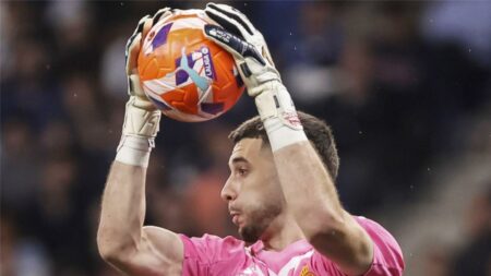 حقيقة ارتداء خوان جارسيا الرقم 1 في برشلونة