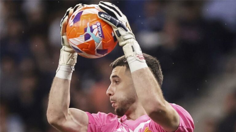 حقيقة ارتداء خوان جارسيا الرقم 1 في برشلونة