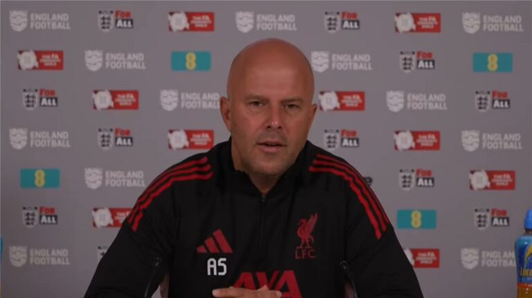 سلوت يعلن عدد مباريات غياب محمد صلاح عن ليفربول: لذلك تعاقدنا مع فريمبونج