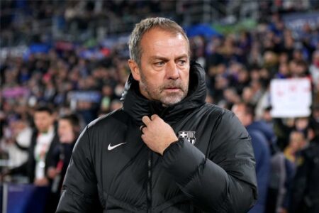 المصائب تتوالى.. يويفا يعلن إيقاف فليك وعقوبة ضد ثنائي برشلونة