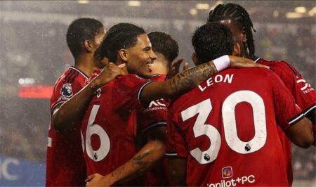 تقديراً لمجهوداته.. مانشستر يونايتد يستعد لتكريم نجمه السابق في ملعب أولد ترافورد