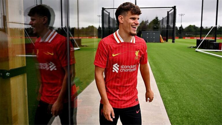 كيركيز يفسر سبب اختياره القميص رقم 6 مع ليفربول