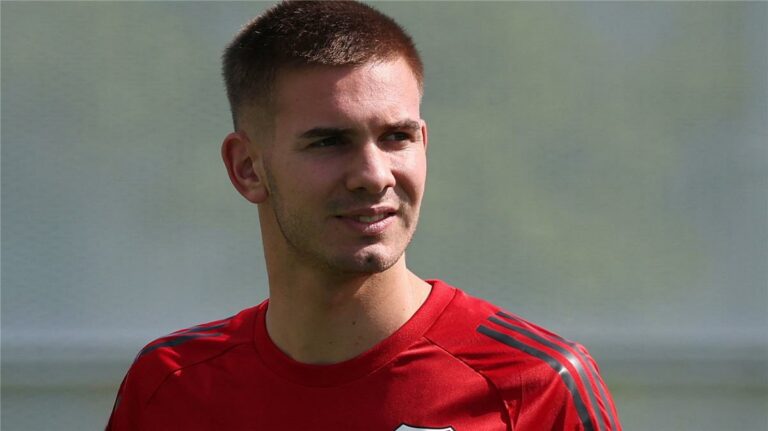 مدرب ماستانتونو السابق: ليس بقوة لاعب برشلونة.. وسيحتاج لشيء واحد مع ريال مدريد