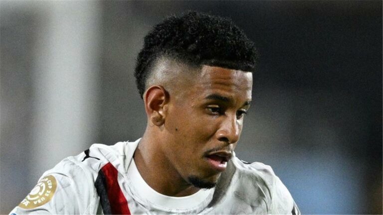 رومانو يكشف تفاصيل عرض توتنهام لضم سافينيو من مانشستر سيتي