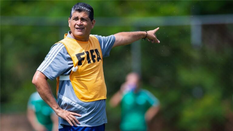 أوسكار رويز يجتمع بحكام الجولة الأولى من الدوري المصري