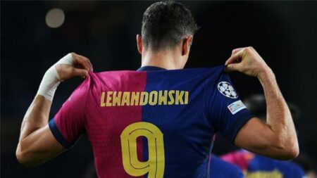 ليفاندوفسكي: وافقت على الانضمام لـ مانشستر يونايتد في 2012 لسبب واحد ليفاندوفسكي: وافقت على الانضمام لـ مانشستر يونايتد في 2012 لسبب واحد