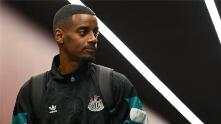 سجن مشدد.. نيوكاسل يصعد الأمر ضد ألكسندر إيزاك وليفربول