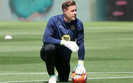 رسميًا | برشلونة يعلن قرار الليجا بشأن مدة إصابة تير شتيجن وتسجيل خوان جارسيا