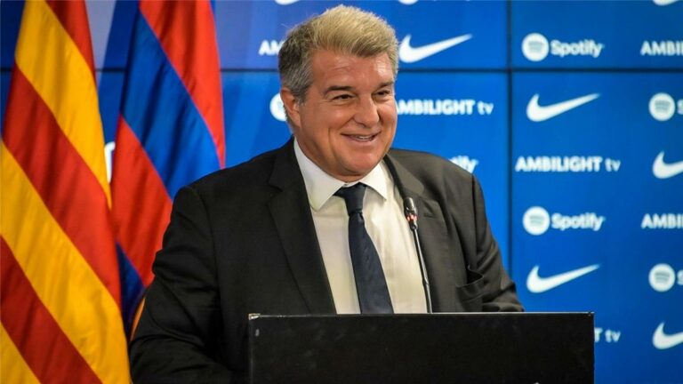 لابورتا يمنح فليك هديتين قبل مباراة برشلونة وريال مايوركا