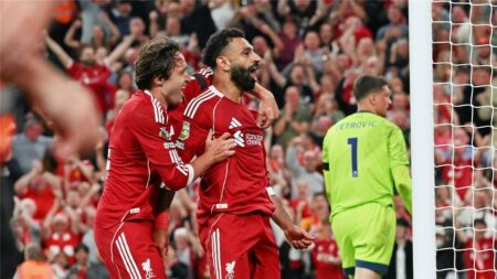 ريو فرديناند يشيد بأرقام محمد صلاح الجنونية في البريميرليج.. ويوجه سؤالا للجماهير بشأنه ريو فرديناند يشيد بأرقام محمد صلاح الجنونية في البريميرليج.. ويوجه سؤالا للجماهير بشأنه