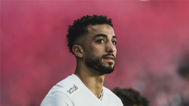 هل يعود محمد عبد المنعم إلى الأهلي بعد إصابة الصليبي؟