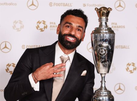محمد صلاح يذكر مصر خلال استلامه جائزة أفضل لاعب في الدوري الإنجليزي: أشعر بالفخر محمد صلاح يذكر مصر خلال استلامه جائزة أفضل لاعب في الدوري الإنجليزي: أشعر بالفخر