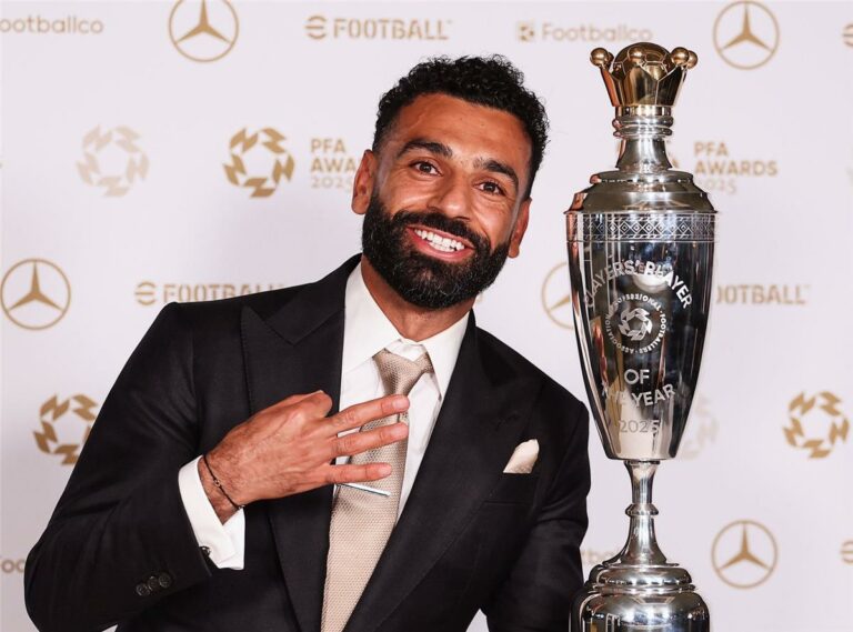 محمد صلاح يذكر مصر خلال استلامه جائزة أفضل لاعب في الدوري الإنجليزي: أشعر بالفخر