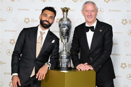 إنجاز تاريخي.. محمد صلاح يفوز بجائزة أفضل لاعب في الدوري الإنجليزي 202425 إنجاز تاريخي.. محمد صلاح يفوز بجائزة أفضل لاعب في الدوري الإنجليزي 202425