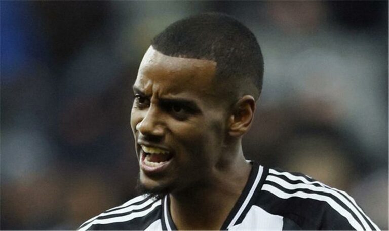 نيوكاسل يرد على تصريحات إيزاك ببيان ناري: لم يلتزم أحد برحيلك وما زلت جزءّا منّا نيوكاسل يرد على تصريحات إيزاك ببيان ناري: لم يلتزم أحد برحيلك وما زلت جزءّا منّا