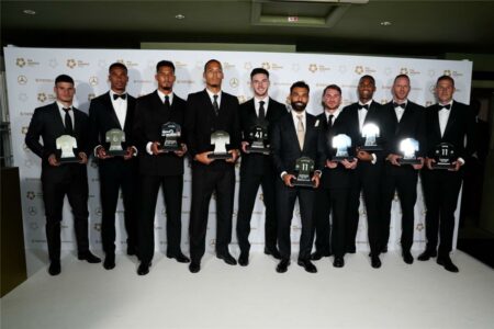 فيديو | رد فعل مثير من محمد صلاح على تصريحات نجم آرسنال في حفل الرابطة فيديو | رد فعل مثير من محمد صلاح على تصريحات نجم آرسنال في حفل الرابطة