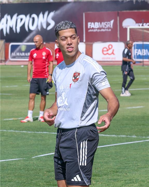 مشاركة امام عاشور في مران الاهلي