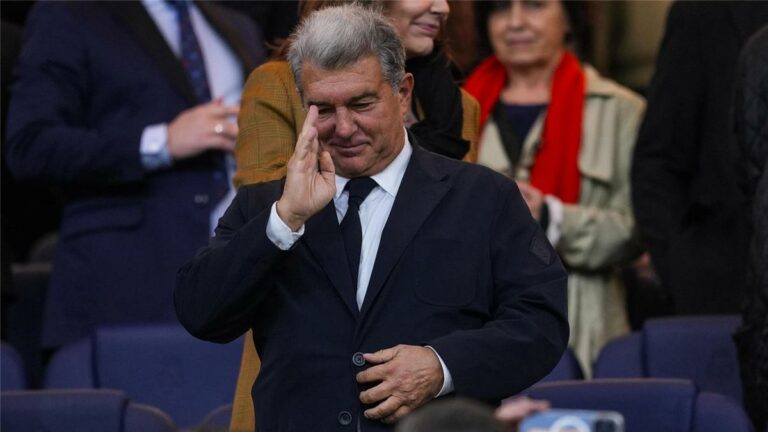 برشلونة يواجه أزمة معقدة قبل نهاية موسم الانتقالات الصيفي برشلونة يواجه أزمة معقدة قبل نهاية موسم الانتقالات الصيفي