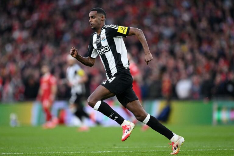 تقارير: مباراة ليفربول ونيوكاسل قد تلعب دورًا في مستقبل إيزاك