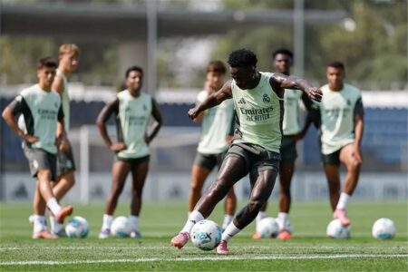 ألونسو: لست قلقاً من منافسة برشلونة.. وتحدثت مع رودريجو حول مستقبله معنا ألونسو: لست قلقاً من منافسة برشلونة.. وتحدثت مع رودريجو حول مستقبله معنا