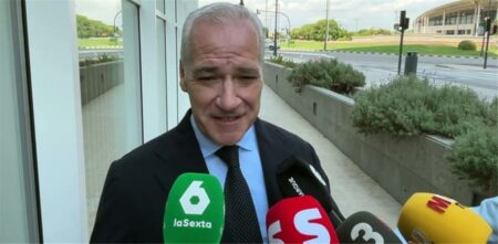 رئيس ليفانتي: سنحاول هزيمة برشلونة بـ12 لاعبًا.. وسنجد طريقة لإيقاف لامين يامال رئيس ليفانتي: سنحاول هزيمة برشلونة بـ12 لاعبًا.. وسنجد طريقة لإيقاف لامين يامال