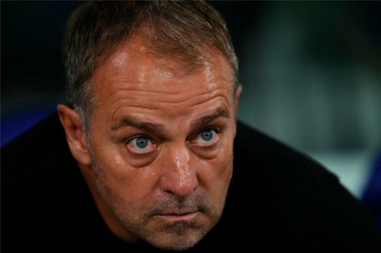 فليك يرفض الانسياق وراء انتقاد التحكيم أمام ليفانتي.. ويتعجب من سؤال بعد ريمونتادا برشلونة