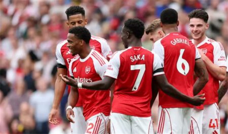 ضربة مبكرة لـ آرسنال بإصابة لاعبه أمام ليدز في الدوري الإنجليزي