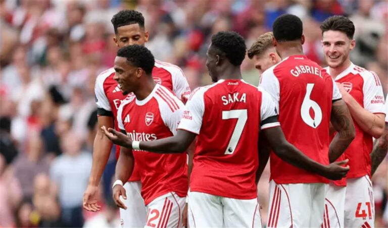 ضربة مبكرة لـ آرسنال بإصابة لاعبه أمام ليدز في الدوري الإنجليزي