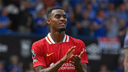 جرافنبيرخ يحذر من مواجهة نيوكاسل.. ويشيد بصفقات ليفربول الجديدة