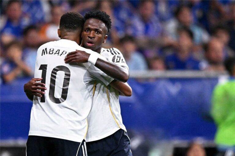 فيديو | تصرف غريب من فينيسيوس في مباراة ريال مدريد وأوفييدو.. تبريرات مختلفة ومبابي ينقذه