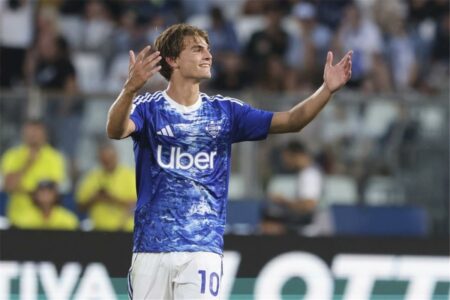 رومانو يوضح سبب فشل انتقال نيكو باز إلى الدوري الإنجليزي