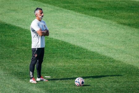 شوبير: ريبيرو يقترب من نهايته مع الأهلي.. وحل وحيد للنجاة