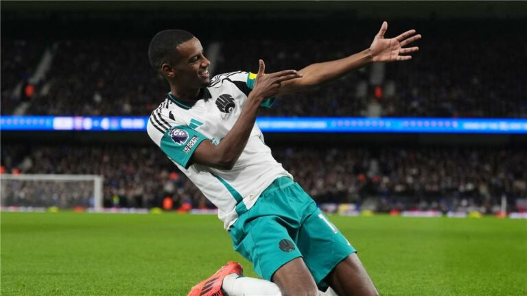 بعد الفوز القاتل على نيوكاسل.. تطورات صفقة انتقال إيزاك إلى ليفربول هذا الصيف