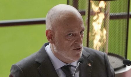 أول رد من تيباس على رفض المفوضية الأوروبية إقامة مباراة برشلونة وفياريال في أمريكا أول رد من تيباس على رفض المفوضية الأوروبية إقامة مباراة برشلونة وفياريال في أمريكا