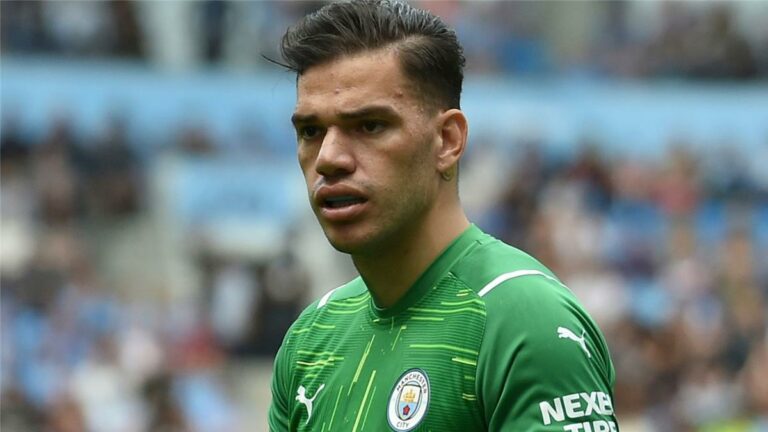 عملاق الدوري السعودي يستهدف التعاقد مع إيدرسون من مانشستر سيتي عملاق الدوري السعودي يستهدف التعاقد مع إيدرسون من مانشستر سيتي