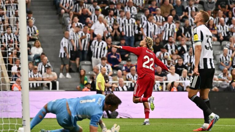 فيديو | وسط اندهاش سلوت.. إيكتيكي يسجل هدف ليفربول الثاني أمام نيوكاسل