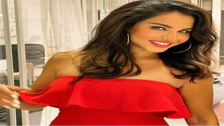 نسرين أمين وابنتها بنفس الفستان:"مستغربة فساتيني بتروح فين؟" نسرين أمين وابنتها بنفس الفستان:"مستغربة فساتيني بتروح فين؟"