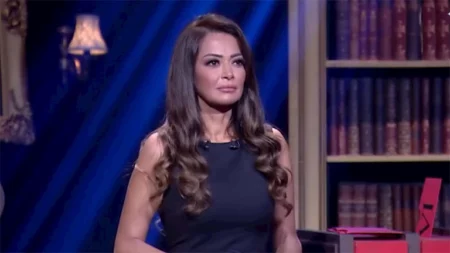 داليا البحيري تخطف الأنظار بإطلالة جريئة.. وغادة عبدالرازق تعلق (صورة)