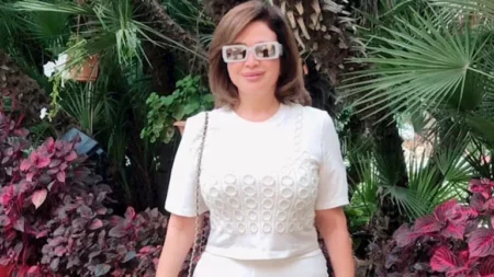 فستان بقصة "الأوف شولدر".. إلهام شاهين تخطف الأنظار بإطلالتها