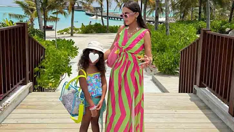 بعد جدل طلاقها..إسراء عبدالفتاح تستمتع بإجازة الصيف مع ابنتها بالمالديف (صور) بعد جدل طلاقها..إسراء عبدالفتاح تستمتع بإجازة الصيف مع ابنتها بالمالديف (صور)