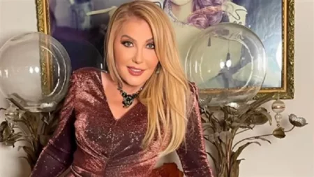 نادية الجندي تتألق بإطلالة شبابية- ما سر اختيارها اللوك؟