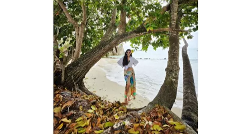 مي عمر تستمتع بإجازتها الصيفية أمام البحر والجمهور يعلق (صور) مي عمر تستمتع بإجازتها الصيفية أمام البحر والجمهور يعلق (صور)