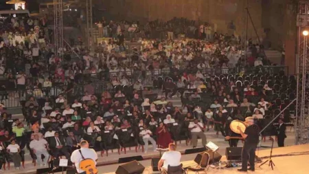 تكريم هاني شنودة ومشاركة فريق "وسط البلد".. 17 صورة من افتتاح "القلعة للموسيقى والغناء" تكريم هاني شنودة ومشاركة فريق "وسط البلد".. 17 صورة من افتتاح "القلعة للموسيقى والغناء"