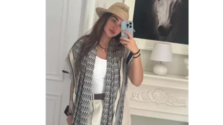 بـ شورت وتوب.. هكذا أطلت هنا الزاهد في أحدث ظهور بـ شورت وتوب.. هكذا أطلت هنا الزاهد في أحدث ظهور