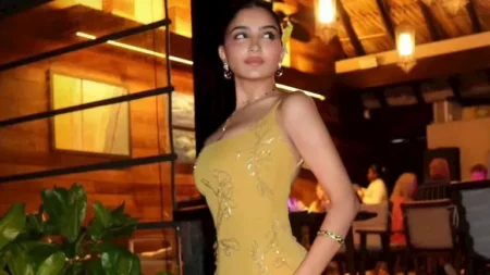 "فستان أصفر ذهبي".. مي عمر تخطف الأنظار من أحدث ظهور "فستان أصفر ذهبي".. مي عمر تخطف الأنظار من أحدث ظهور