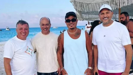 "أغلى الناس".. عماد زيادة ينشر صورة مع الهضبة وتامر مرسي في الساحل "أغلى الناس".. عماد زيادة ينشر صورة مع الهضبة وتامر مرسي في الساحل