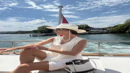 بـ"شورت وإطلالة جريئة"..بسمة بوسيل تستمتع بإجازة الصيف والجمهور يعلق (صور) بـ"شورت وإطلالة جريئة"..بسمة بوسيل تستمتع بإجازة الصيف والجمهور يعلق (صور)